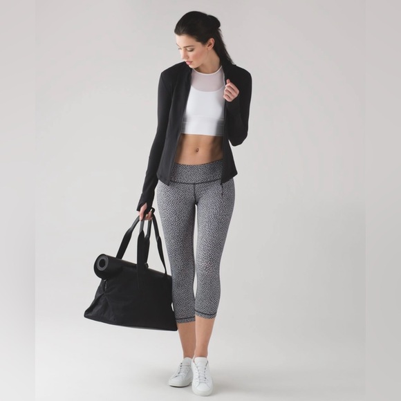Lululemon Wunder Under Crop III - Frozen Fizz White Black - Picture 3 of 12